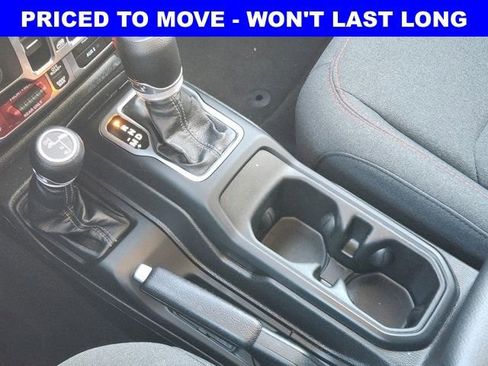 Used 2025 Jeep Wrangler Unlimited Rubicon image 22