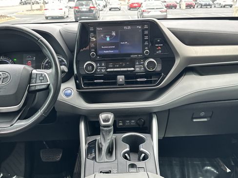 Used 2022 Toyota Highlander LE AWD/4WD image 30