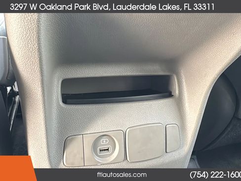 Used 2015 Kia Sedona EX FWD image 32