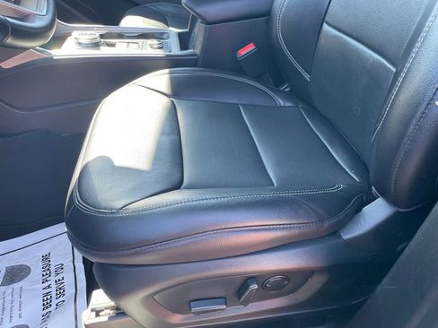 Used 2022 Ford Explorer Limited image 10