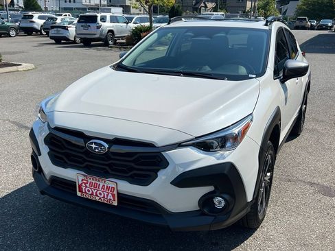 Used 2025 Subaru Crosstrek 2.5i Premium AWD/4WD image 4