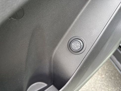 Used 2023 Chevrolet Equinox RS image 23