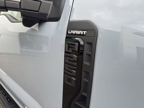New 2026 Ford F250 Lariat w/ Black Appearance Package AWD/4WD image 35