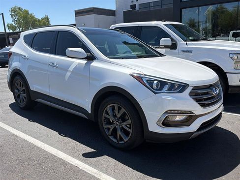 Used 2017 Hyundai Santa Fe Sport FWD image 2