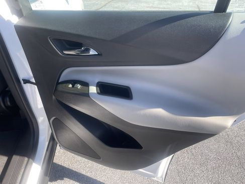 Used 2023 Chevrolet Equinox LS w/ Driver Confidence II Package image 17