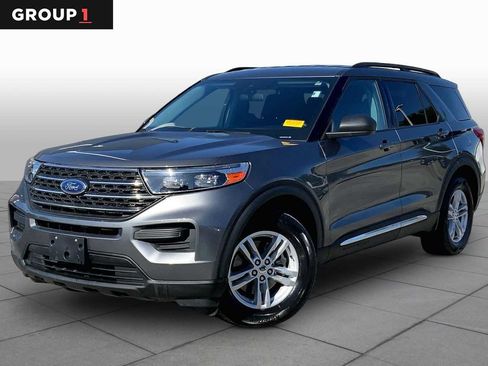 Used 2022 Ford Explorer XLT RWD image 1