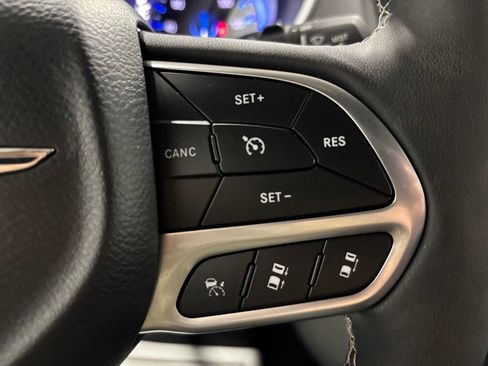 Used 2025 Chrysler Pacifica Select FWD image 19