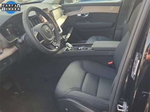 Used 2025 Volvo XC90 B5 Core image 2