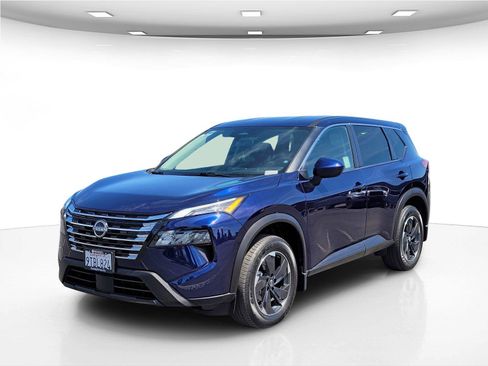 Used 2025 Nissan Rogue SV AWD/4WD image 11