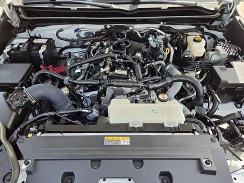 Used 2025 Toyota Tacoma SR5 AWD/4WD image 29