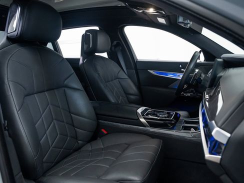 Used 2024 BMW 750e xDrive image 26