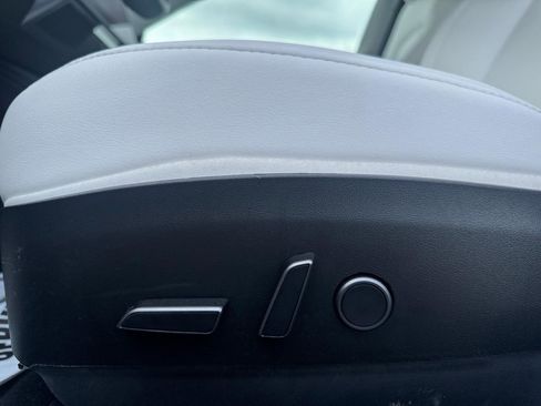 Used 2023 Tesla Model 3 Standard Range image 44