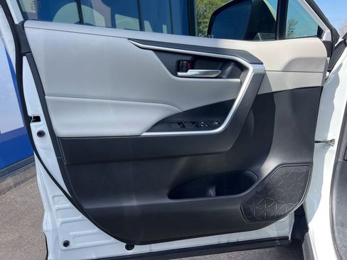 Used 2021 Toyota RAV4 XLE Premium image 23