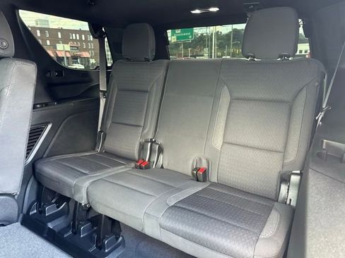 Used 2023 GMC Yukon SLE AWD/4WD image 9