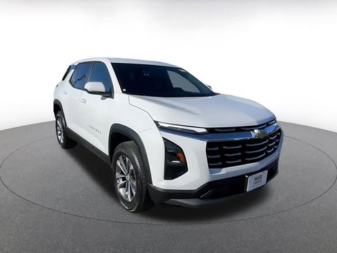 Used 2025 Chevrolet Equinox LT image 3