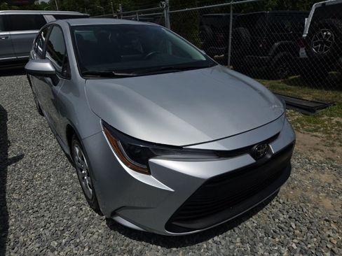Used 2024 Toyota Corolla LE FWD image 2