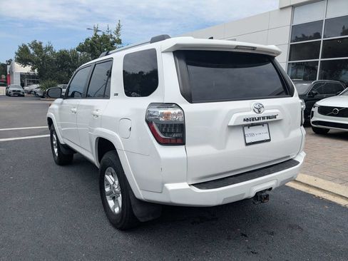 Used 2019 Toyota 4Runner SR5 AWD/4WD image 4