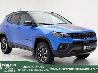 Used 2025 Jeep Compass Trailhawk AWD/4WD video 1