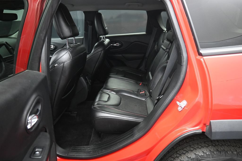 Used 2019 Jeep Cherokee Trailhawk w/ Comfort/Convenience Group AWD/4WD image 27