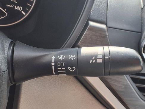 Used 2025 Nissan Altima 2.5 SV image 16