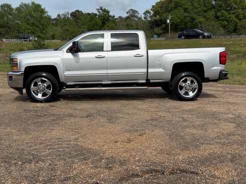 Used 2016 Chevrolet Silverado 2500 LT w/ LT Convenience Package RWD image 2
