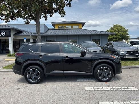 Used 2025 Nissan Rogue SV AWD/4WD image 8