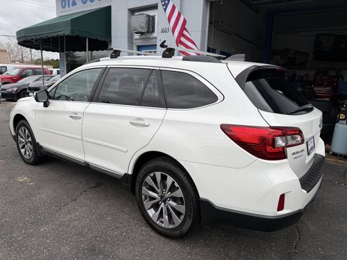 Used 2017 Subaru Outback 2.5i Touring w/ Popular Package #5A image 8
