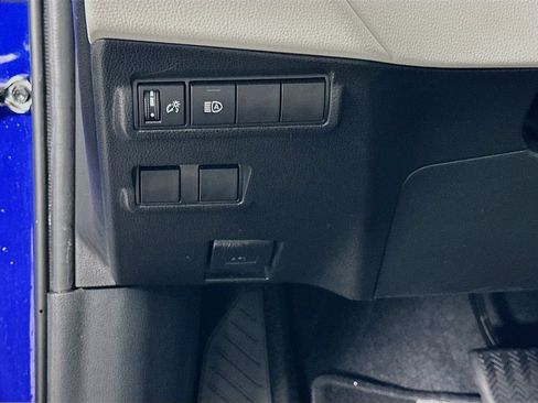 Used 2025 Toyota Corolla Cross LE FWD image 10