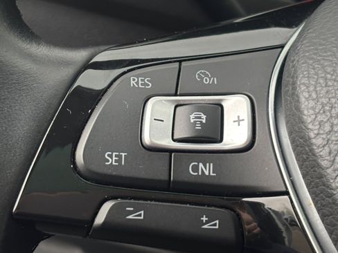 Used 2018 Volkswagen Tiguan SEL image 20