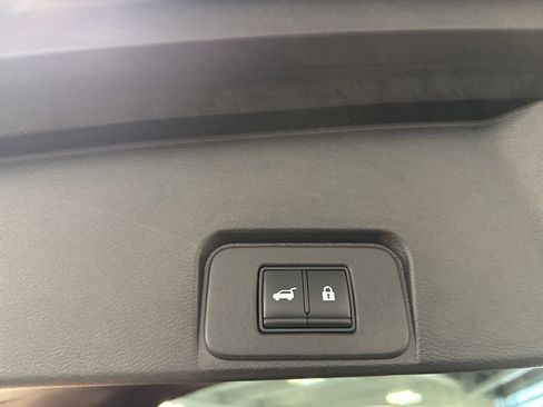 Used 2021 Nissan Rogue SV w/ Premium Package image 28