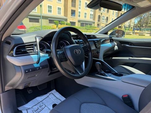 Used 2019 Toyota Camry LE w/ Carpet Mat Package FWD image 60