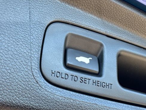 Used 2025 Honda CR-V EX-L image 9