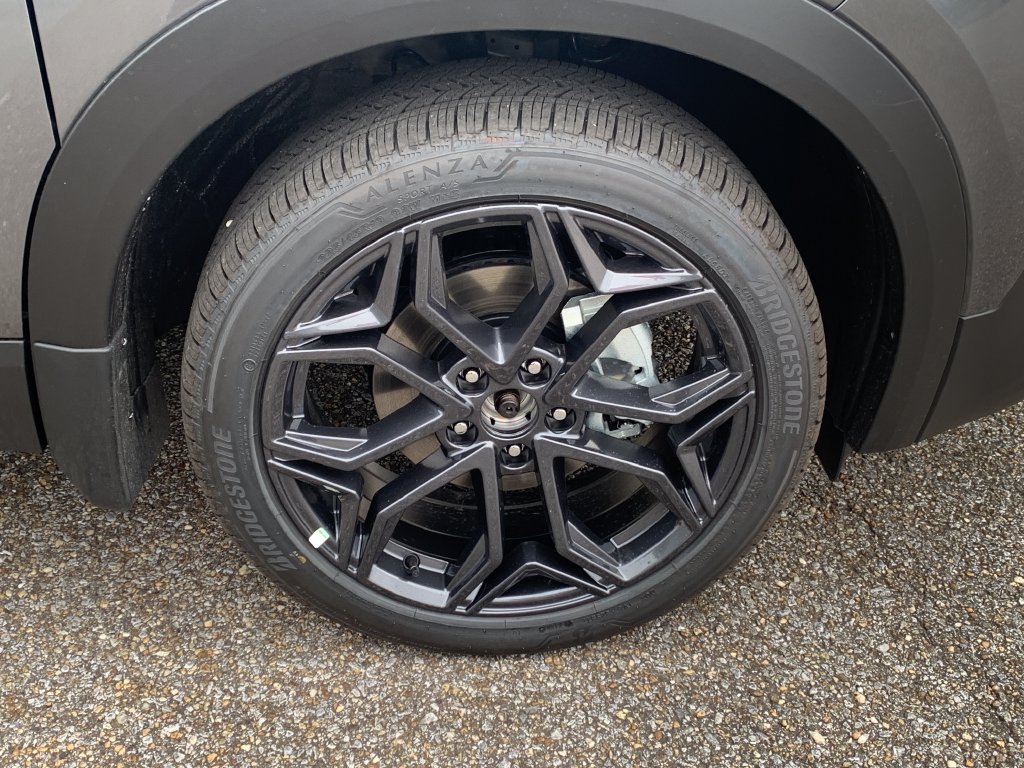 New 2027 Nissan Kicks SR w/ SR Premium Package FWD image 6