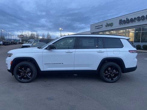 New 2025 Jeep Grand Cherokee L Limited w/ Black Appearance Package image 2