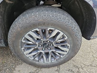 Used 2025 Chevrolet Suburban Z71