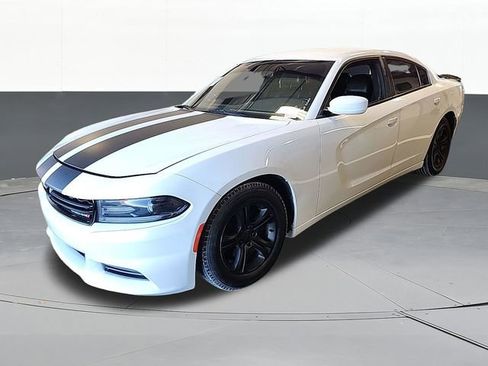 Used 2020 Dodge Charger SXT image 2