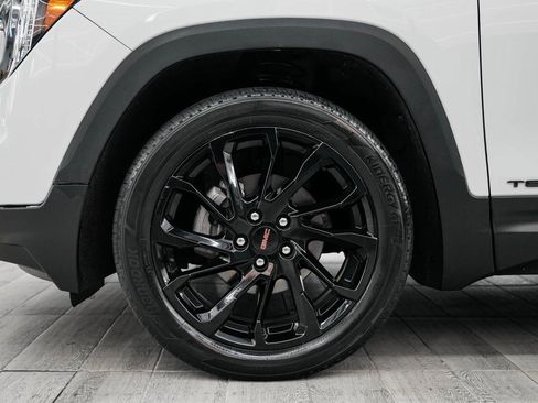 Used 2023 GMC Terrain SLE w/ Driver Convenience Package image 9