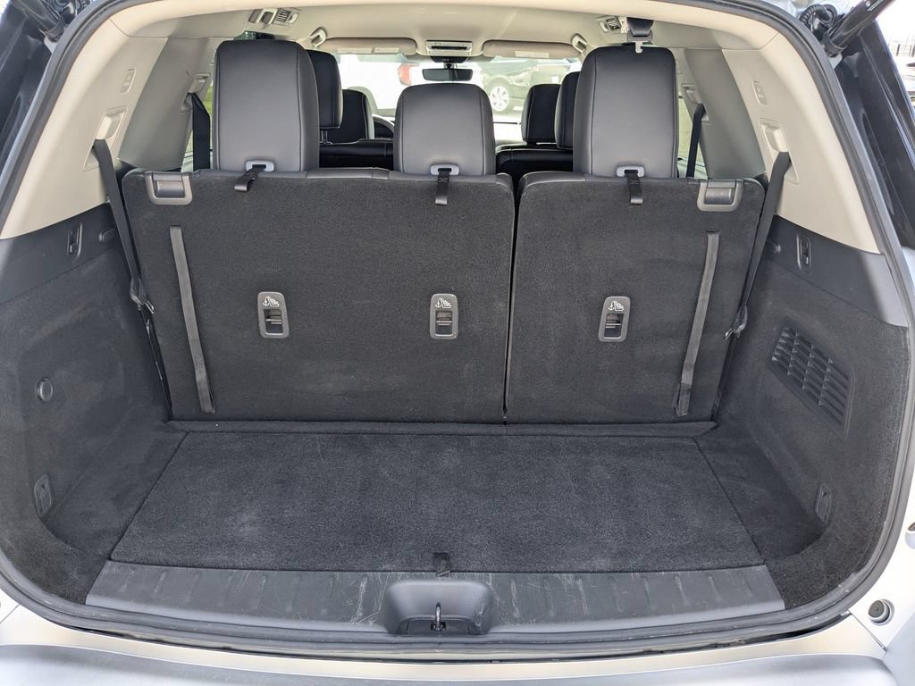 Used 2025 Nissan Pathfinder SL FWD image 13