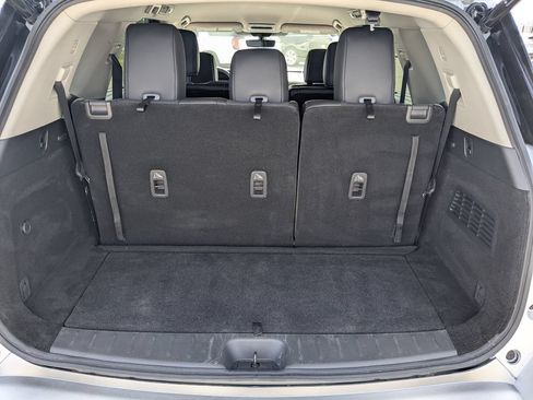 Used 2025 Nissan Pathfinder SL FWD image 13
