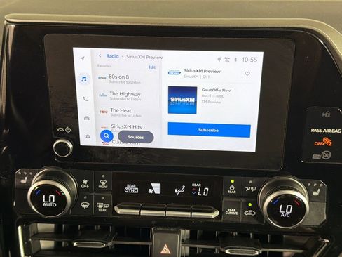 Used 2024 Toyota Highlander XLE image 30