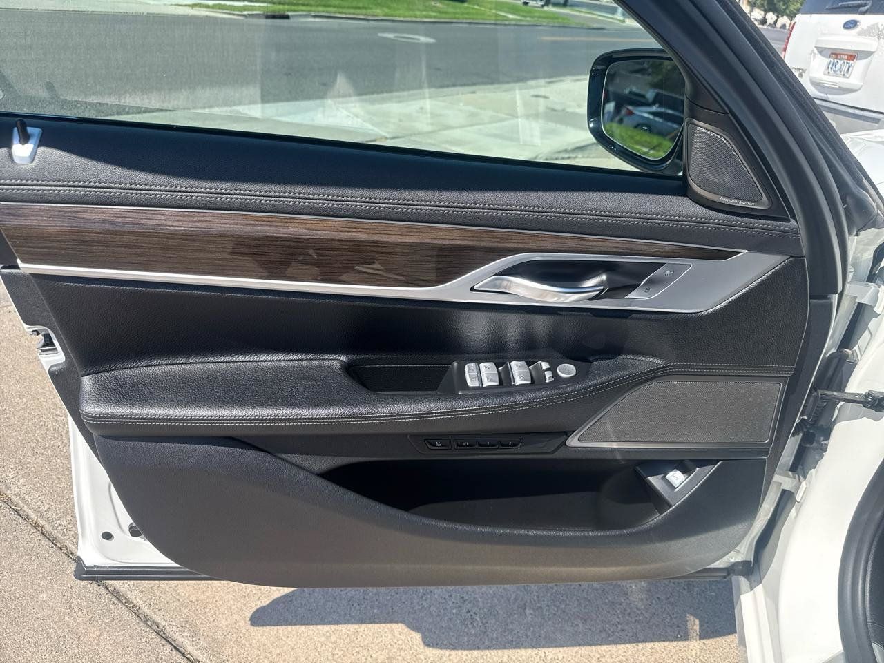 Used 2019 BMW 740i xDrive AWD/4WD image 10
