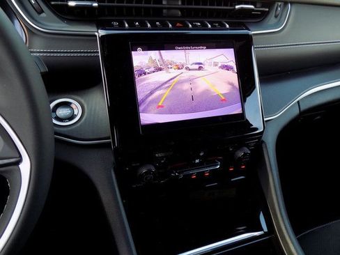 New 2024 Jeep Grand Cherokee L Altitude AWD/4WD image 14