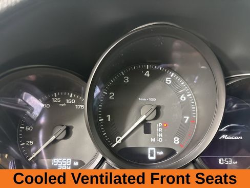 Used 2022 Porsche Macan w/ Premium Package Plus image 15