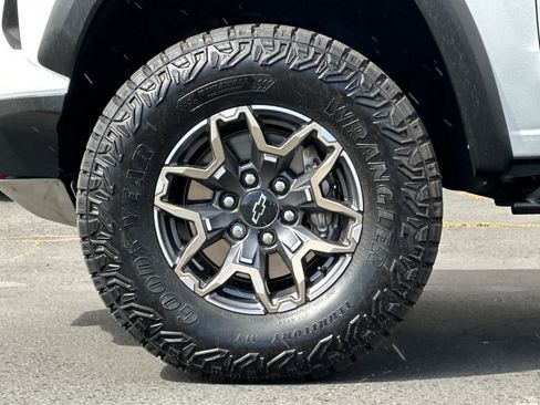 Used 2024 Chevrolet Colorado ZR2 AWD/4WD image 25
