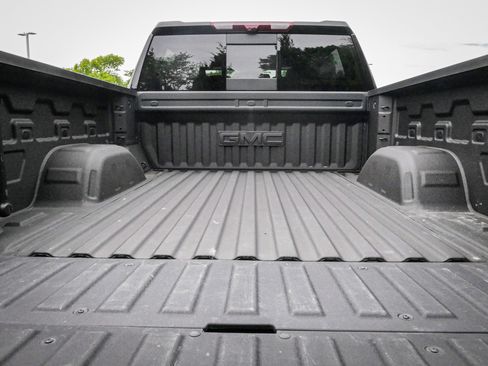 Used 2025 GMC Sierra 1500 AT4 w/ Technology Package AWD/4WD image 32