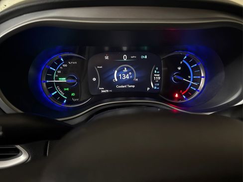 Used 2018 Chrysler Pacifica Touring Plus image 19