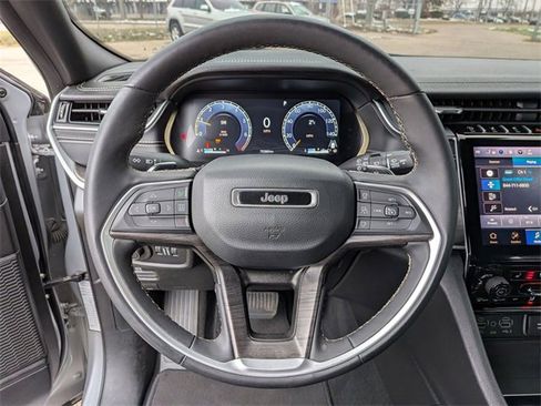 Certified 2024 Jeep Grand Cherokee L Limited w/ Luxury Tech Group II image 17