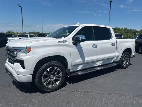 Used 2023 Chevrolet Silverado 1500 High Country w/ Technology Package image 3