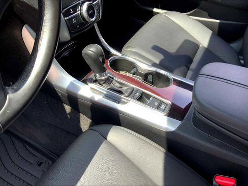 Used 2016 Acura TLX image 16