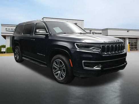 Used 2025 Jeep Wagoneer 4WD w/ Premium Group I image 7